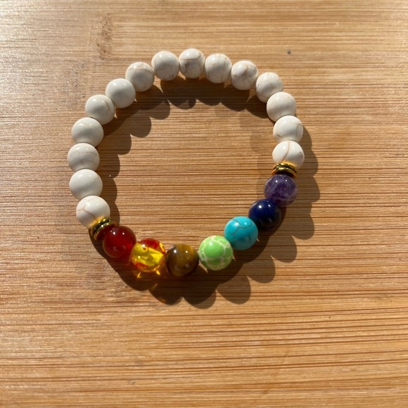 White Howlite Rainbow Chakra Beaded Bracelet - Picture 1 of 10